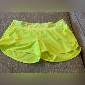 Lululemon Speed Up mid rise 4 inch inseam shorts